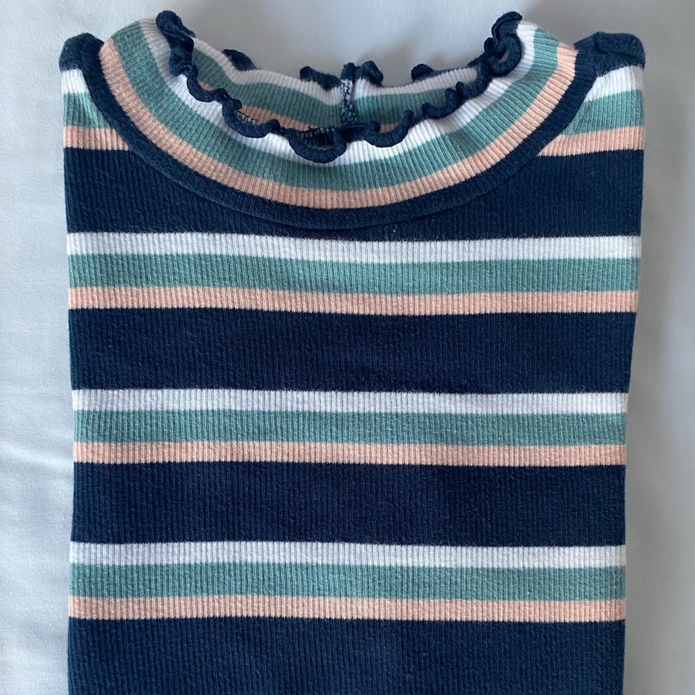 Long sleeved neck shirt